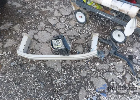 2018 Jeep Compass Latitude 4X4 z USA, uszkodzony, nr VIN 3C4NJDBB6JT177374